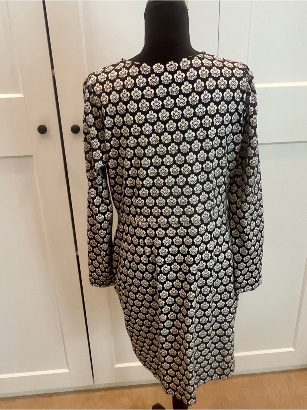 Boden Black & White Floral-Print Long-Sleeve Cotton Knit Shift Dress EUC - Picture 4 of 8